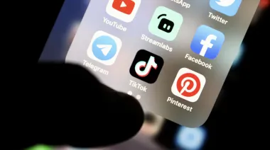 Meta bloqueará Facebook e Instagram a menores de 16 años en Australia