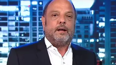 Baby Etchecopar volvió a cruzar a Milei por sus viajes a Estados Unidos