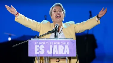 Jeannette Jara: ¿puede distanciarse de Boric y ganar el balotaje en Chile?
