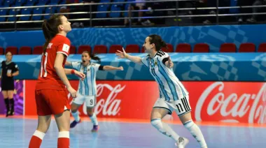 La selección femenina de futsal derrotó 3-2 a Polonia y se clasificó a cuartos de final