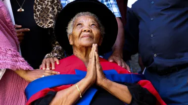 La última hablante del n|uu lucha por salvar una lengua de 25.000 años