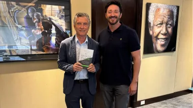 Con la mano caliente, Macri le prologó el libro a Yeza: ¿de qué se trata?