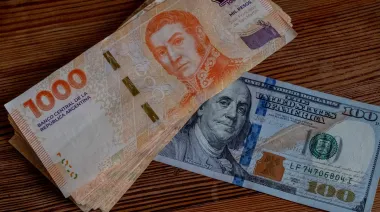 El dólar se aceleró en la primera rueda de la semana: ¿a cuánto abre?