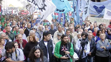 Las CTA vuelven a la calle y apuntan al Gobierno por “congelar” el salario mínimo