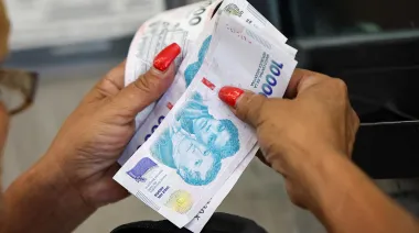 Se anticipó a Cristina y Máximo: el nuevo proyecto para aliviar el endeudamiento familiar