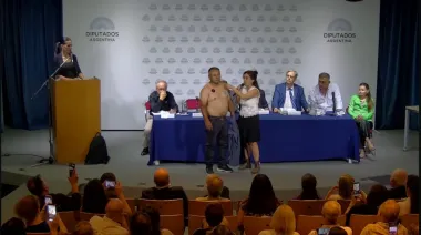 Marilú Quiroz organizó una jornada antivacunas en el Congreso