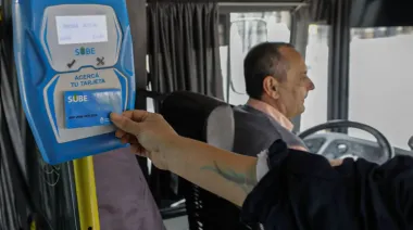 Las empresas de colectivos felicitaron a Kicillof por subir un 15% el boleto