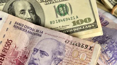 El dólar arranca diciembre a $60 del techo de la banda