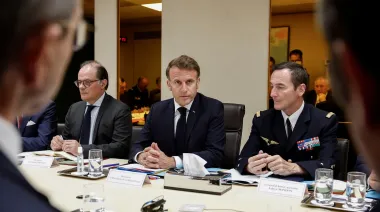 Francia lanzará un servicio militar voluntario para jóvenes desde 2026