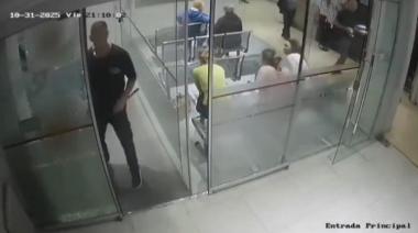 La Plata: hijo irrumpe en clínica, saca a su madre y destroza la entrada