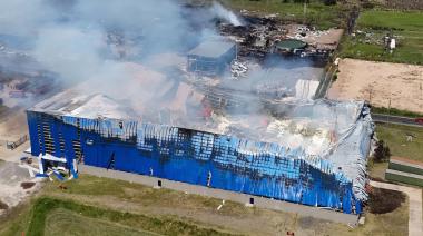 Persiste el humo y crece la preocupación en las empresas por el rebrote del fuego