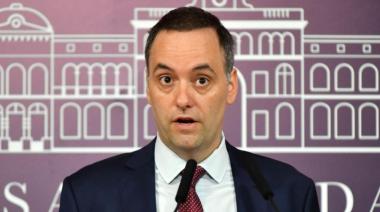 Adorni se despidió como vocero y lanzó un misterioso mensaje con una “W”