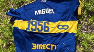 La camiseta de Boca por el homenaje a Russo cayó en un campo uruguayo