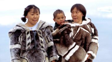 Día Internacional de los Inuit: los guardianes del Ártico frente a la crisis climática