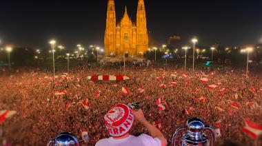 Estudiantes y un impresionante recibimiento en la Municipalidad de La Plata