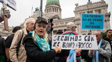 Aguinaldo y bono: una de cal y una de arena para los jubilados