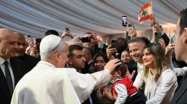 León XIV llegó al Líbano y lanzó un llamado urgente por la paz
