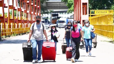 Fronteras colapsadas en Paraguay: qué decidió Migraciones para el verano