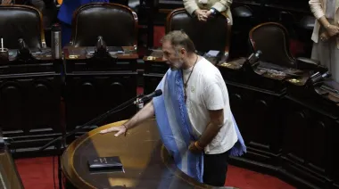 El llamativo juramento del cura de Cristina con guiños a Francisco y las Abuelas