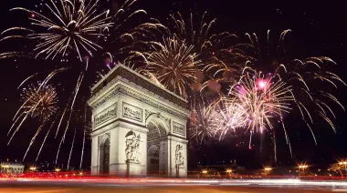 París suspende el concierto de Nochevieja en los Campos Elíseos por afluencia masiva