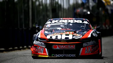 Agustín Canapino voló en La Plata, se quedó con la pole y va por el título del TC