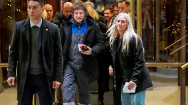 Milei sorprendió en Oslo con un mameluco de YPF