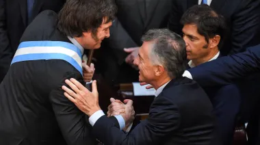 Milei y dos alternativas para su recta final: Néstor Kirchner o Mauricio Macri