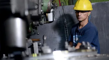 Reforma laboral de Milei: cómo será el blanqueo de empleados y la condonación de deudas