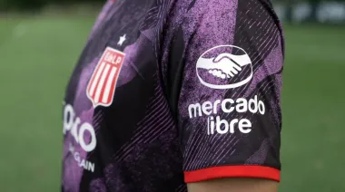 Mercado Libre aumenta su presencia en el fútbol como nuevo sponsor de Estudiantes