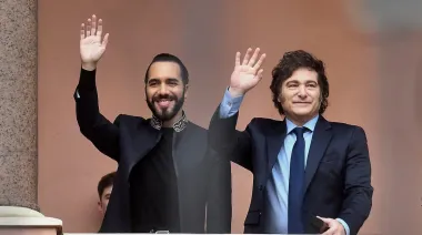 Jubilaciones al límite: el modelo de Argentina y El Salvador enfrenta una prueba clave