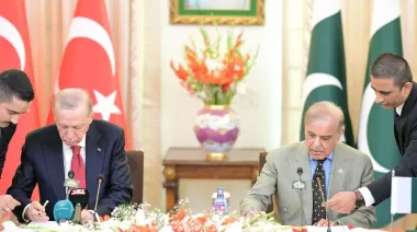 Nuevo poder intermedio: qué busca Turquía al abrazar a Pakistán en plena tensión global