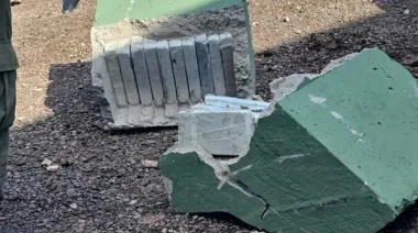 Persecución, tiros y 90 kilos de cocaína: cayó un narco con la droga camuflada en bancos de cemento