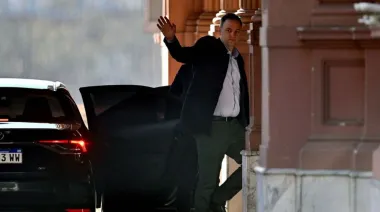 Manuel Adorni suspende vehículos oficiales: cómo será el nuevo sistema