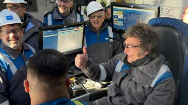 El mameluco de YPF que ya es marca Milei: qué contó sobre su uso diario