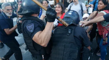 Congreso, jubilados y represión: procesamiento por agresión a un policía federal