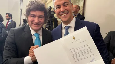 Milei y Santiago Peña: invitación oficial, risas y la respuesta del presidente de Paraguay