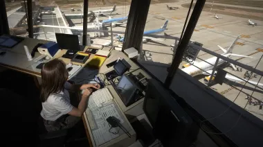 El Gobierno frenó el paro de controladores aéreos y dictó la conciliación obligatoria