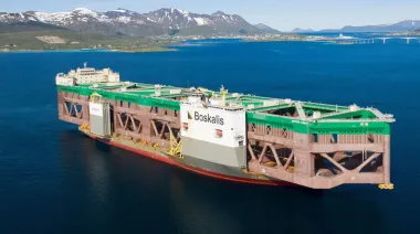 Noruega impulsa una megagranja de salmón en aguas profundas y limpias