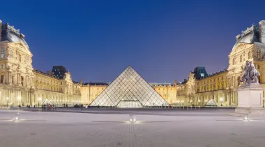 Instalan rejas de seguridad en el Louvre tras audaz robo de joyas de la corona