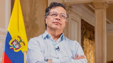 Apuesta arriesgada de Gustavo Petro: por qué su suba del salario divide a Colombia