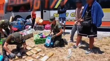 Cayeron tres mujeres que transportaban 65 kilos de marihuana ocultos en mochilas infantiles