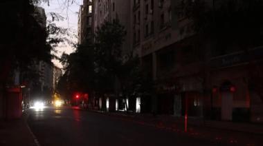 Cortes de luz en el AMBA: tras el apagón masivo que afectó a un millón de usuarios, miles siguen sin servicio