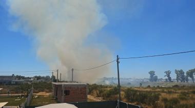 Incendio en La Plata: alarma por un fuerte foco ígneo en la zona de Barrio Aeropuerto