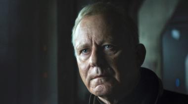 Stellan Skarsgård rodó Andor después de sufrir un ACV y necesitó ayuda técnica