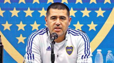 Boca busca un 9: Riquelme se comunicó por dos jugadores