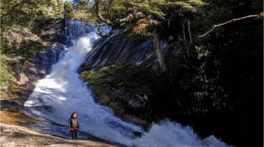 Tragedia en Bariloche: una turista de Pilar murió tras caer en la cascada Frey