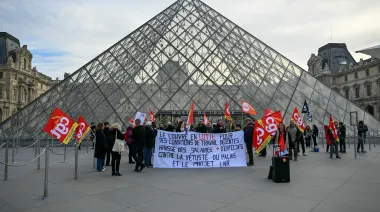 Huelga en el Louvre: retrasan apertura y trabajadores debaten reanudar paro