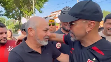 Verón y Secco: el abrazo que descoloca a Milei y LLA en pleno choque con Tapia