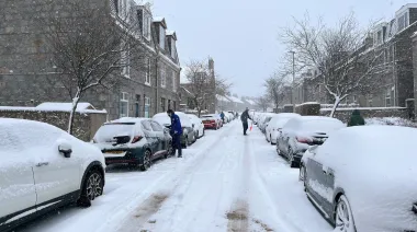 Frío polar paraliza Europa con cierres escolares y caos aéreo