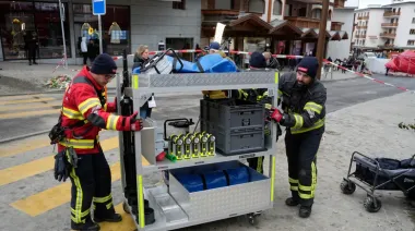Espuma acústica del bar suizo debía ser revisada por ley, dicen autoridades